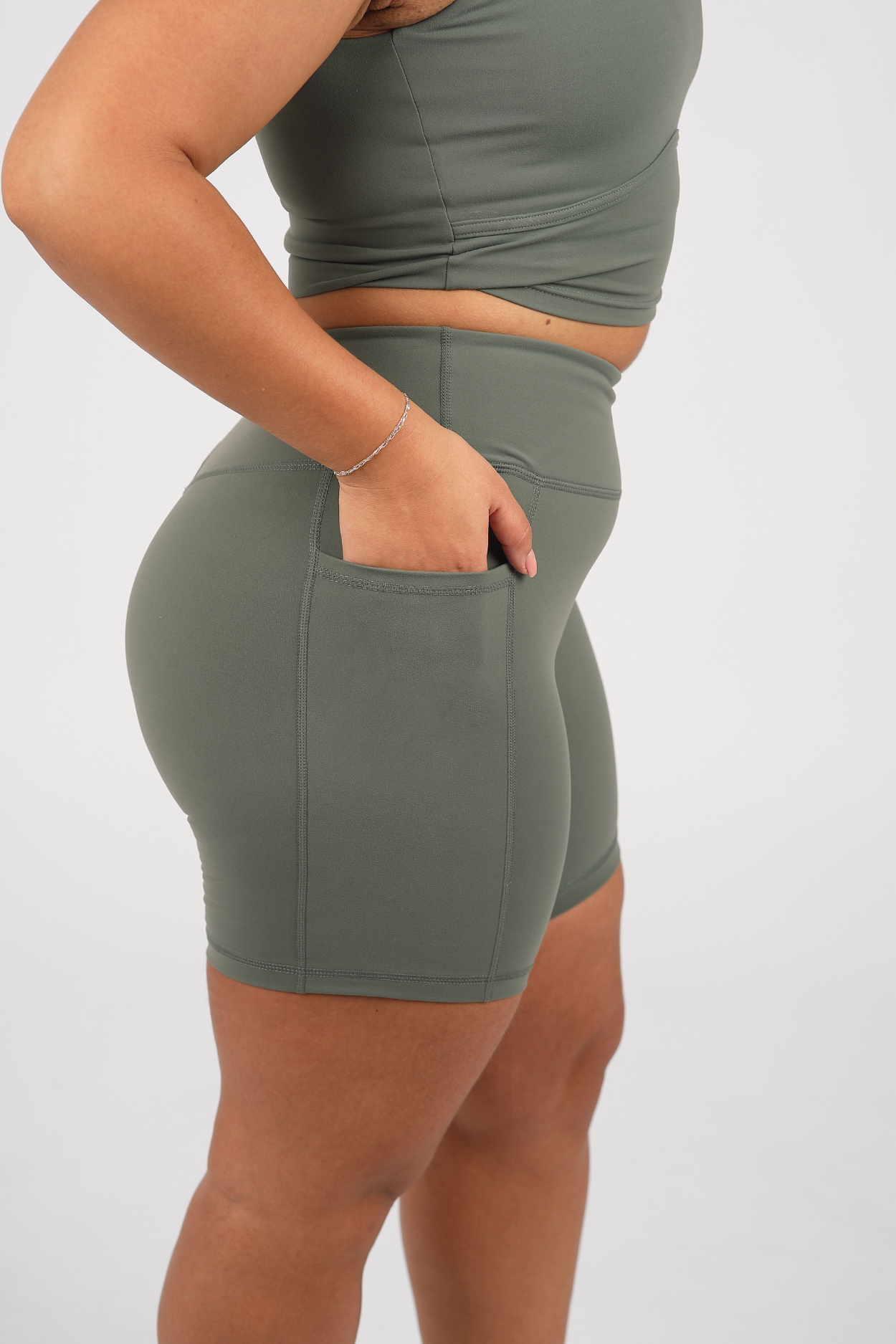 CloudLuxe Wrap Pocket Deep Sage 7" Shorts