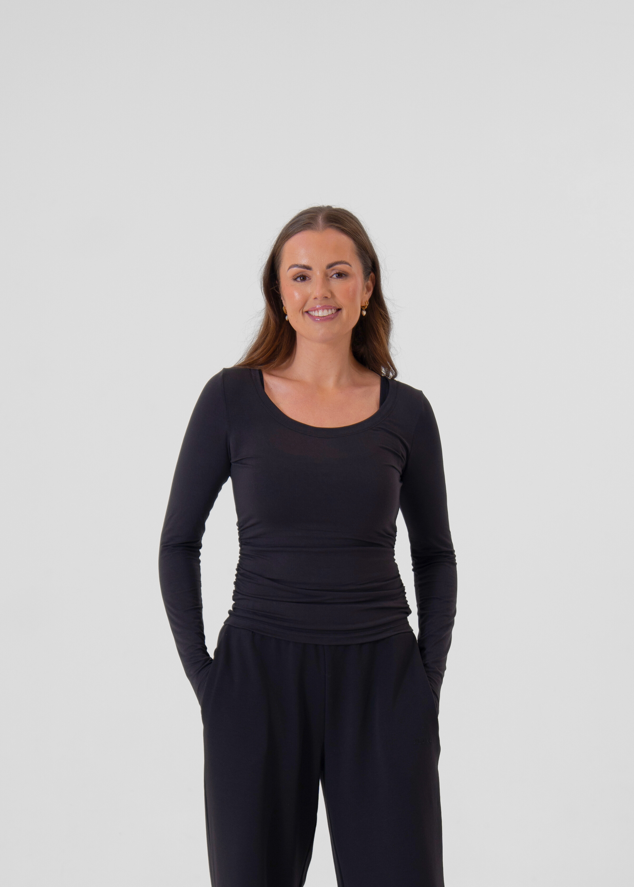 Charl (Miss Greedy) is 5ft 5, Cup size 32E, UK size 8 and wears a S.
