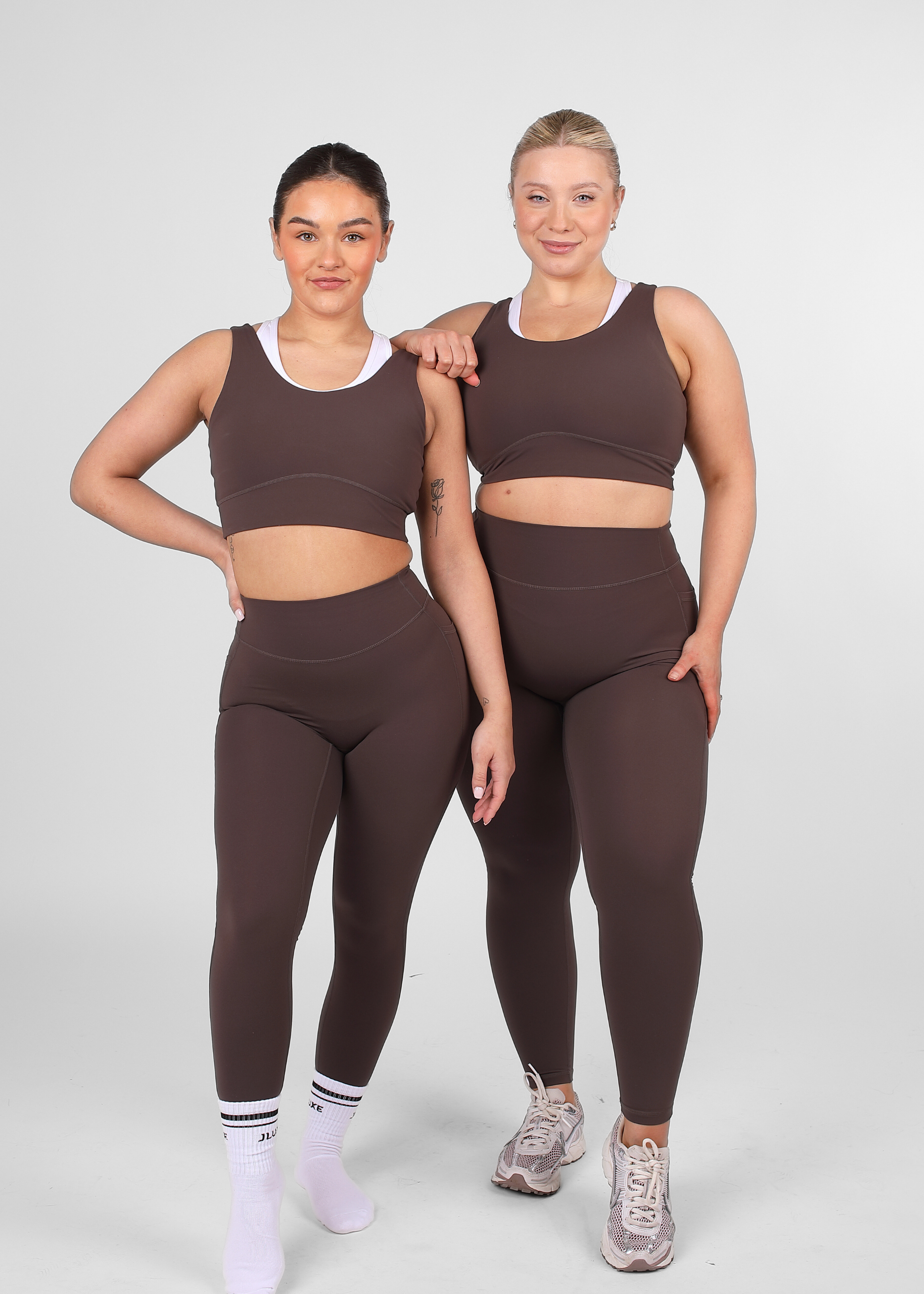 Tean is a UK size 8 and wears a size S
Jordan is a UK size 12/14 and wears a size M