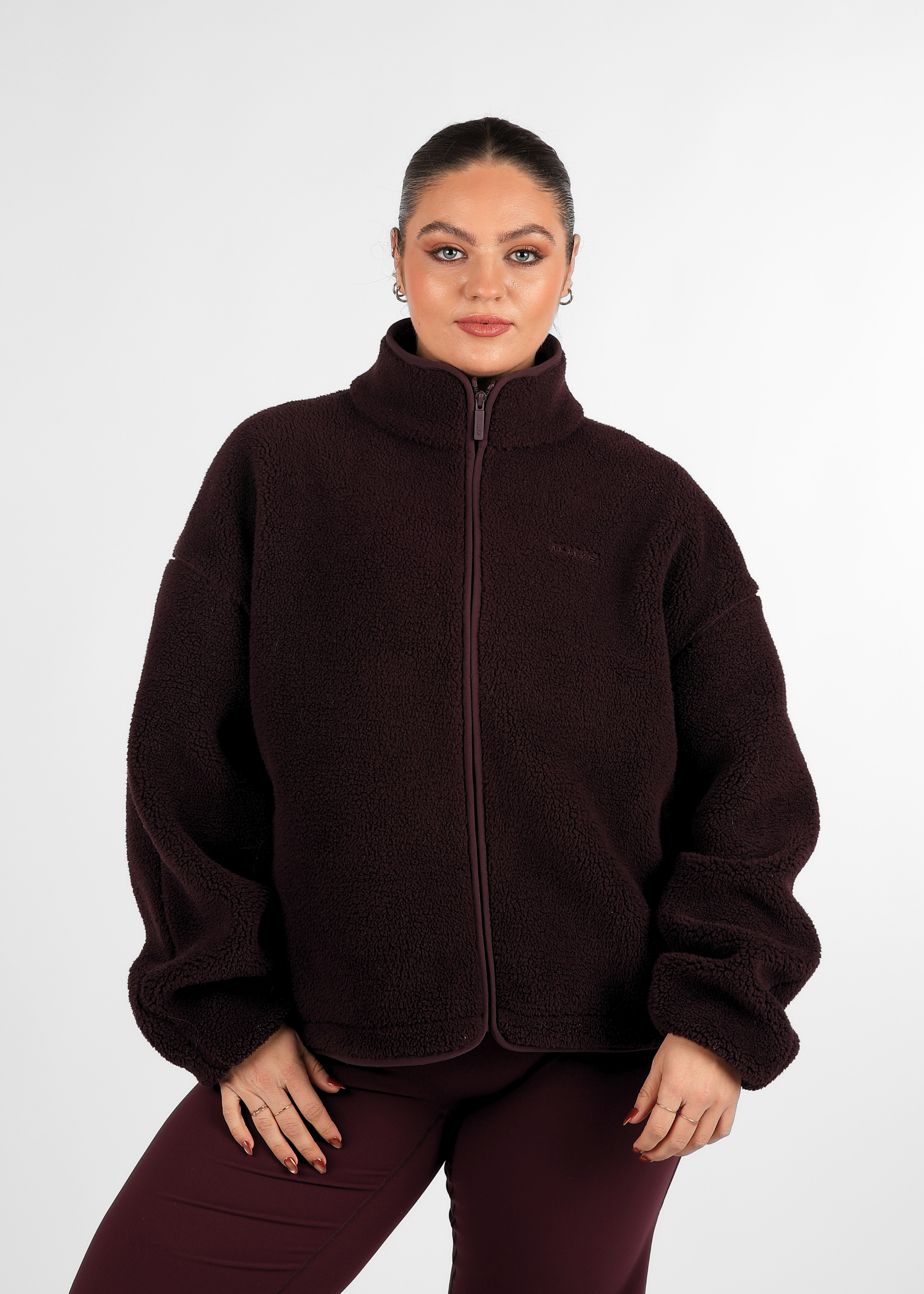 Bonnie is a UK 14/16 and wears a size L