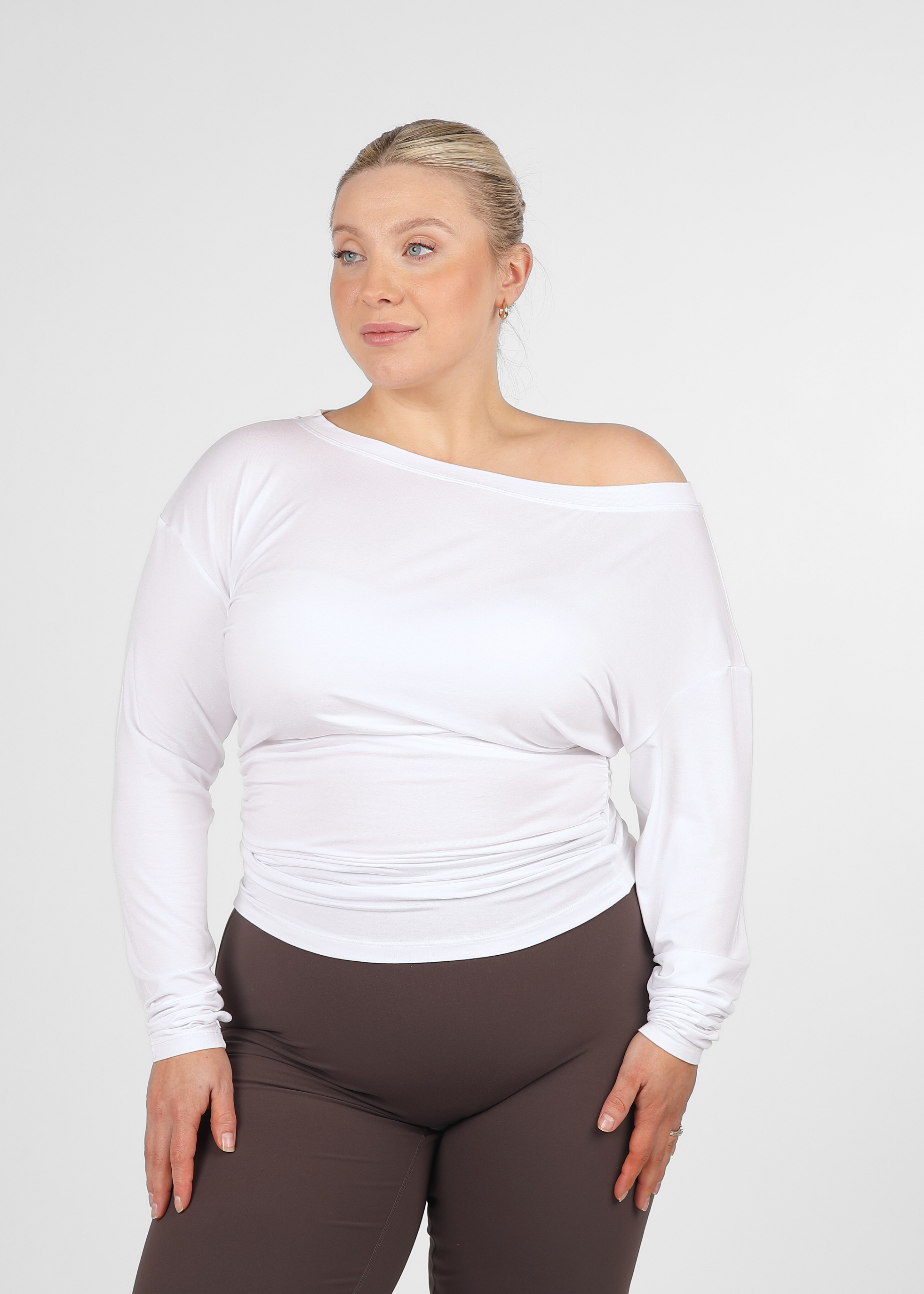 Jordan is a UK size 14 and is wearing a size M