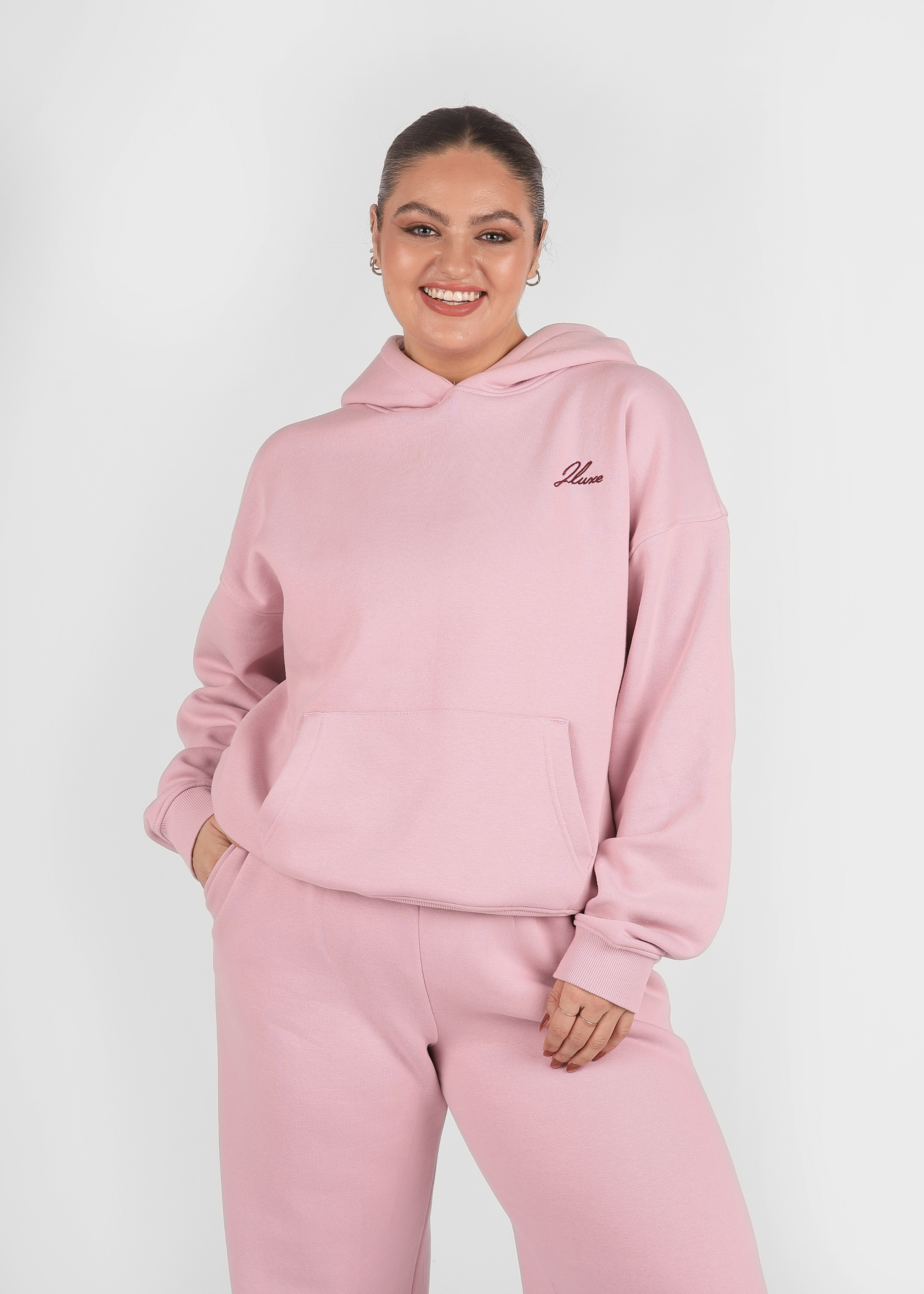 Bonnie is a UK 14/ 16 and wears a size L