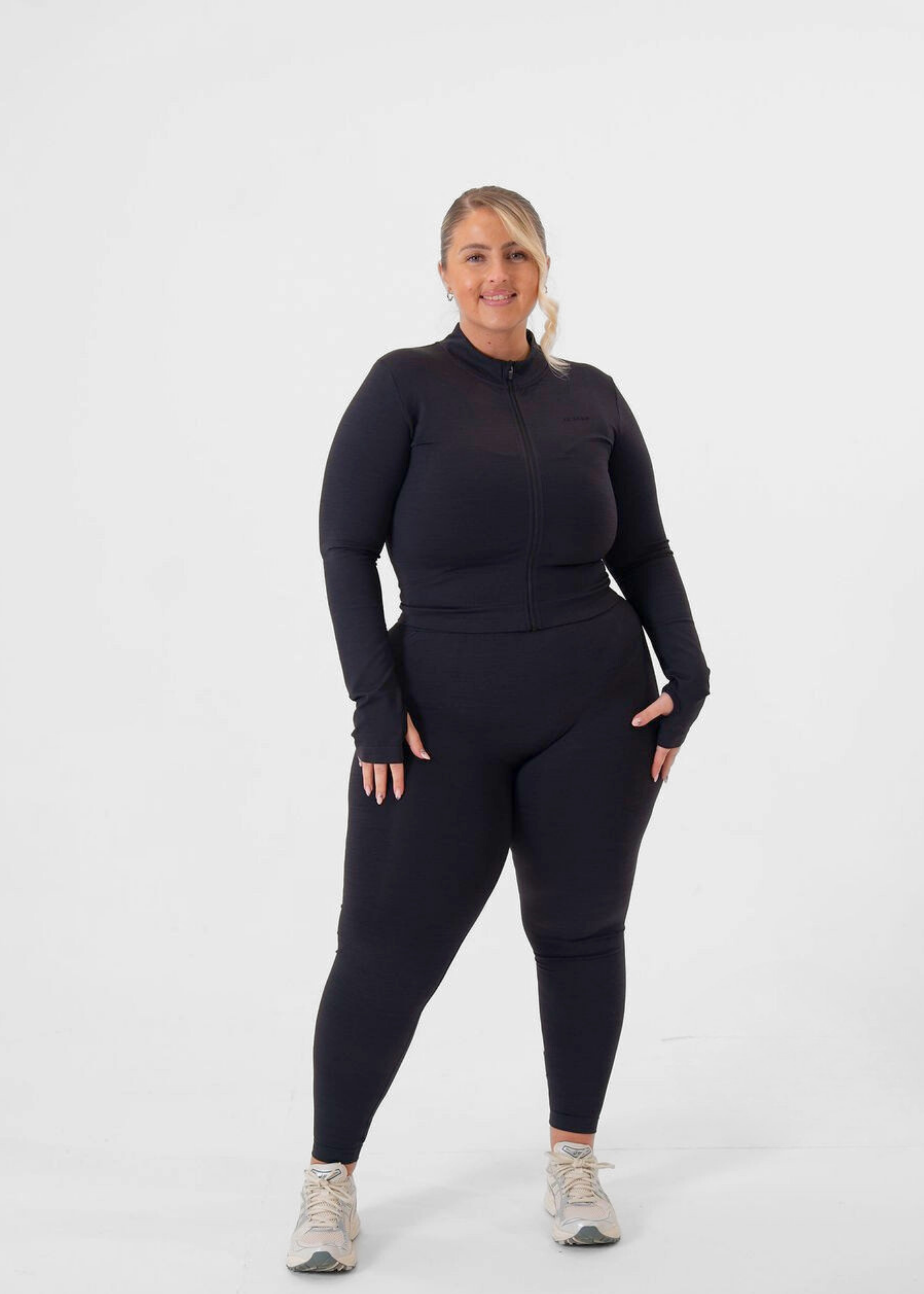 Avara Soft Charcoal Seamless Cropped Zip Jacket