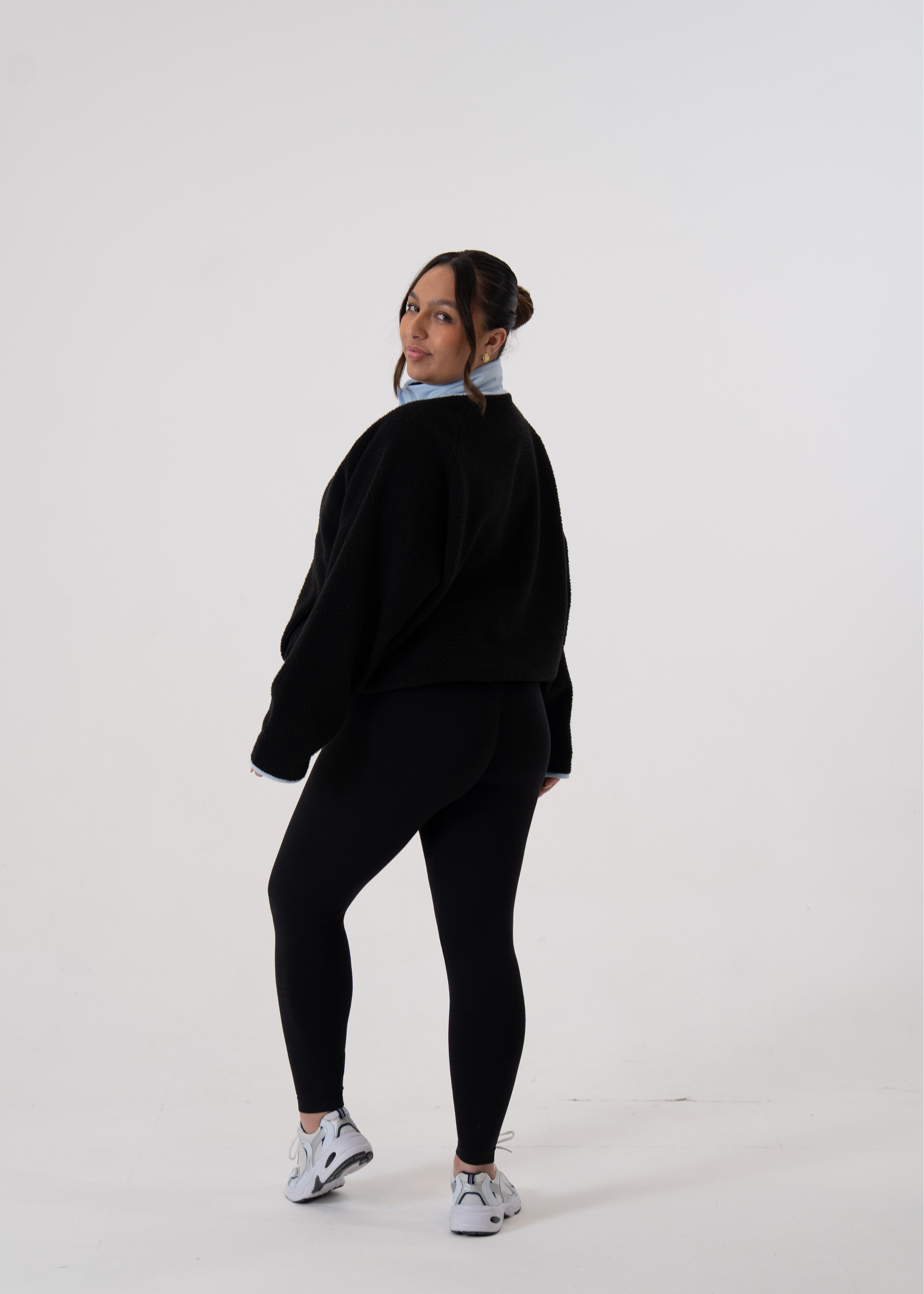 Madison is 5ft 6, Cup size 34HH, UK size 12-14 and wears an M
