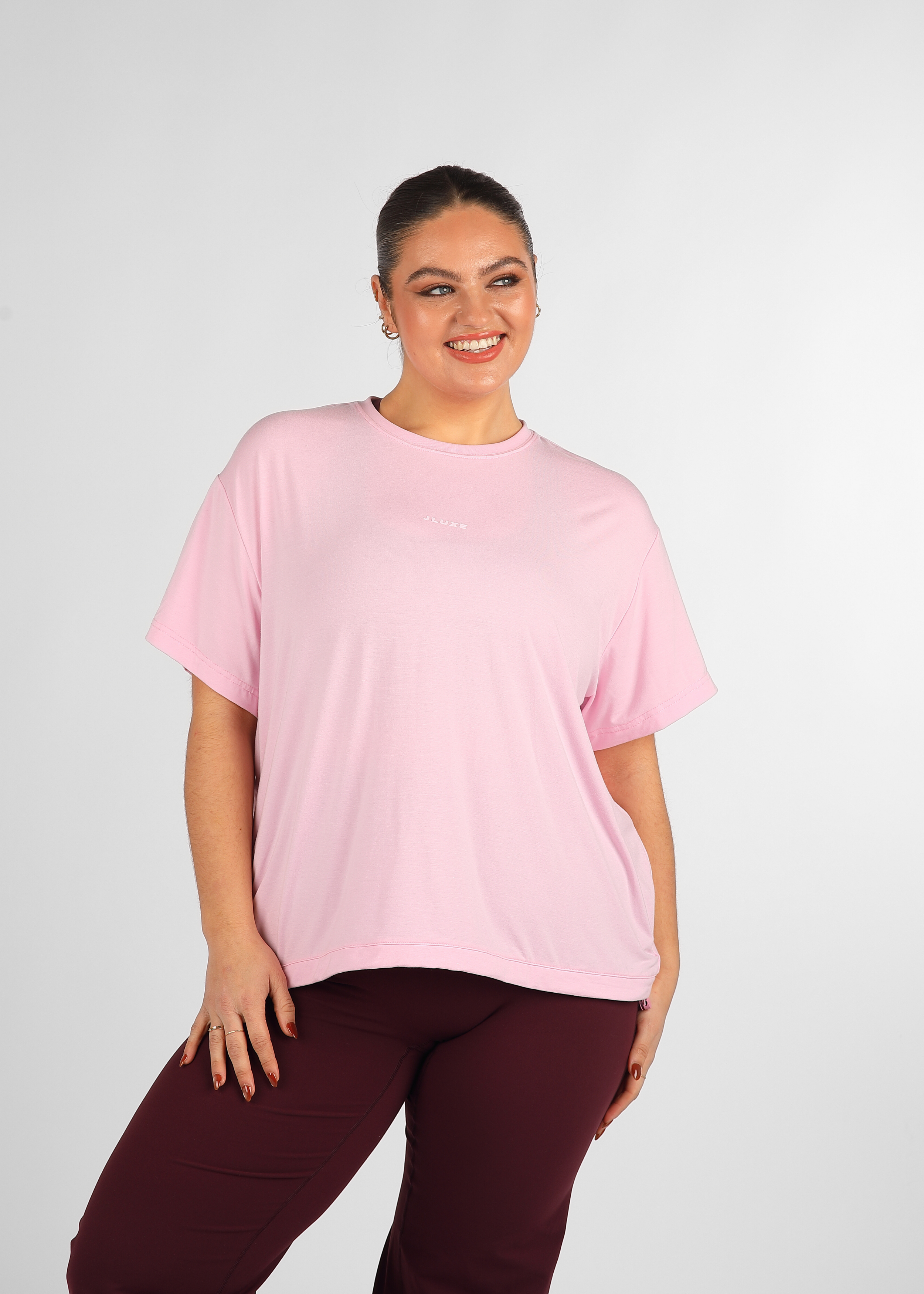 Bonnie is a UK 14/16 and wears a size L