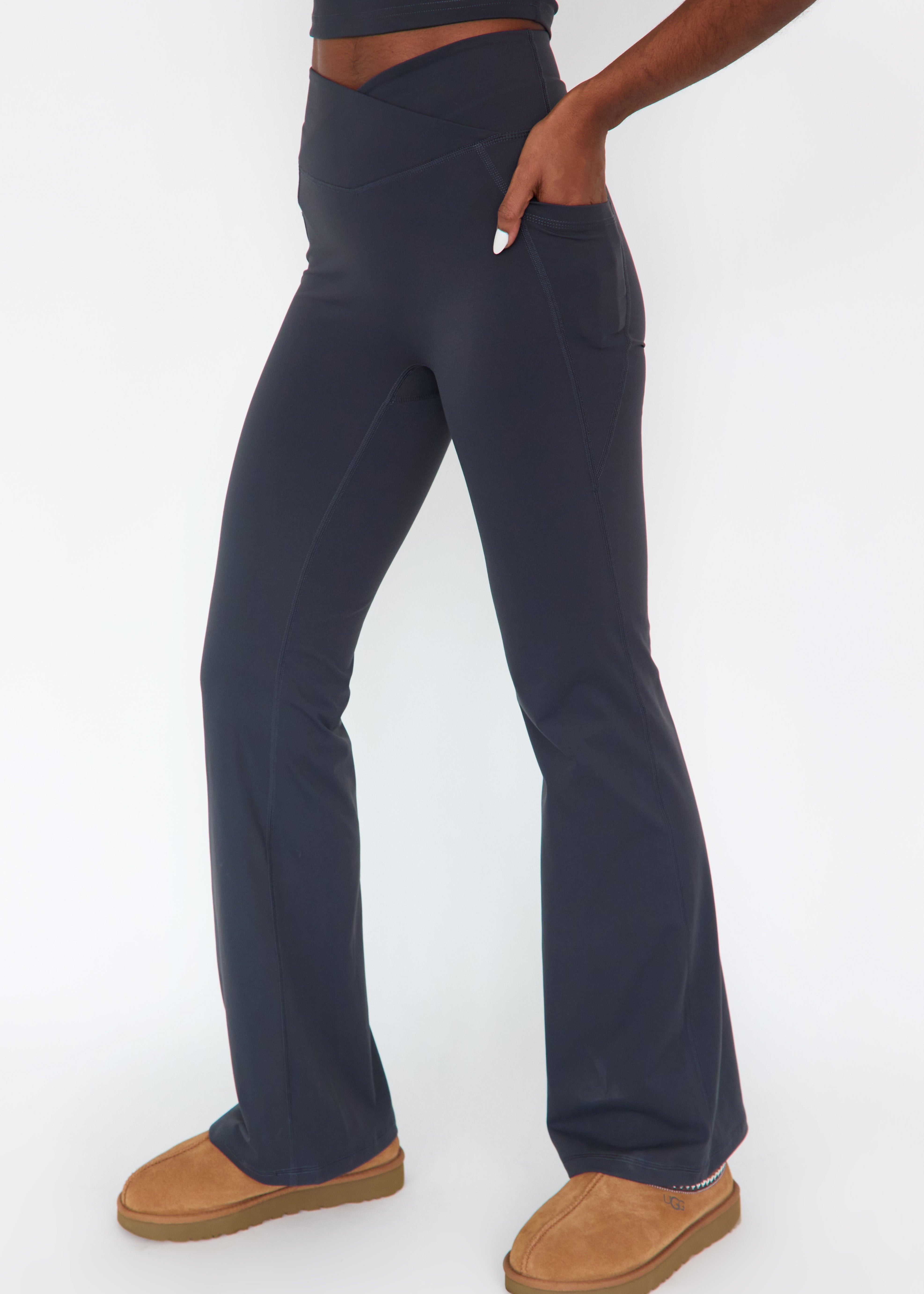 CloudLuxe Wrap Pocket Charcoal Flares