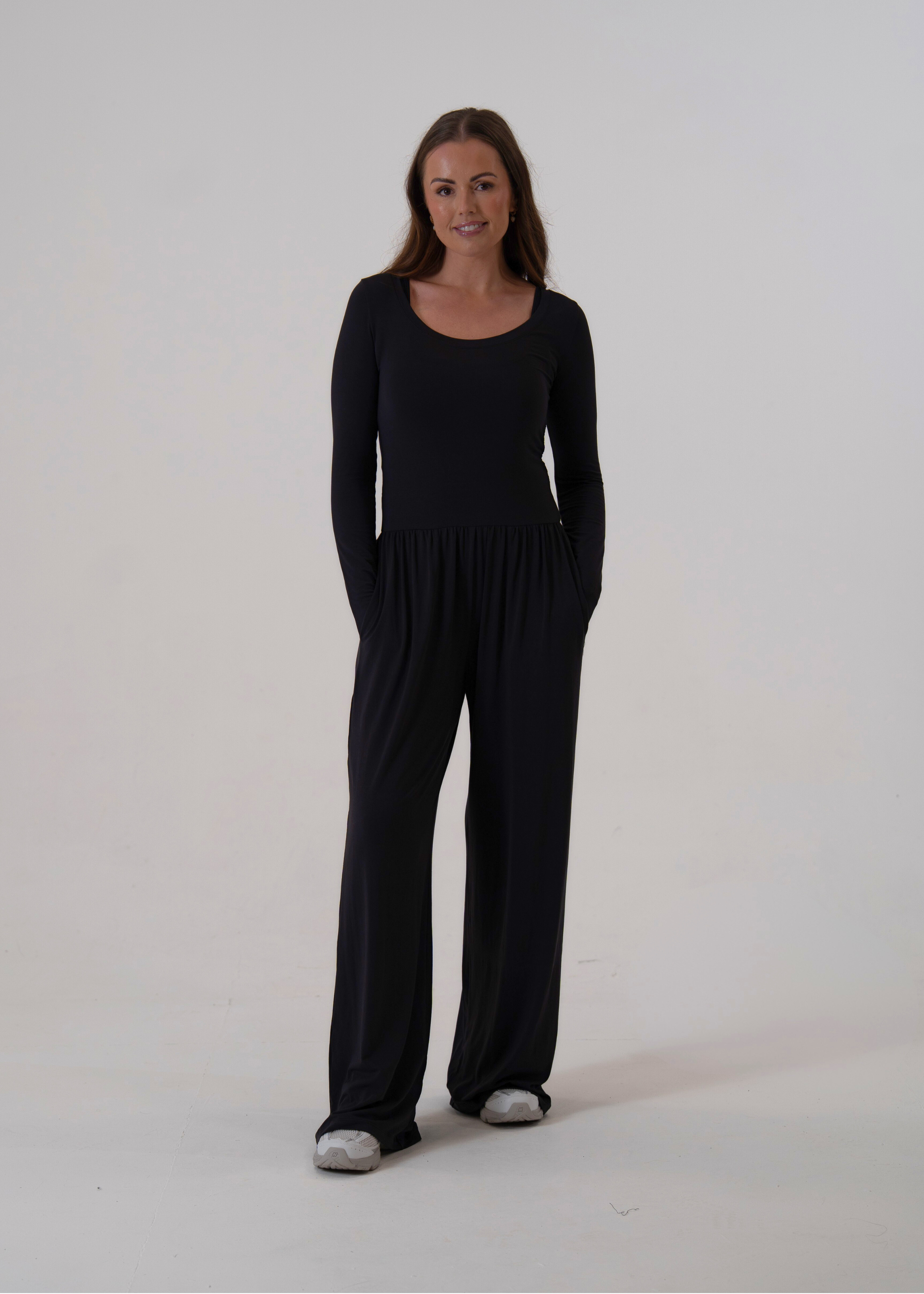 Charl (Miss Greedy) is 5ft 5, Cup size 32E, UK size 8 and wears a S.
