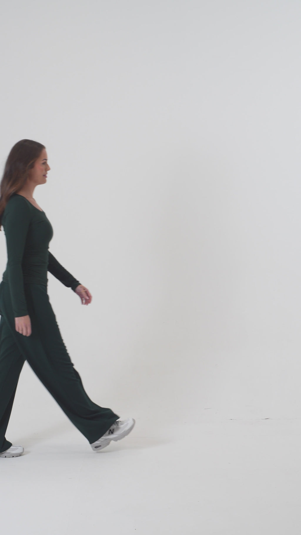 Charl (Miss Greedy) is 5ft 5, Cup size 32E, UK size 8 and wears a S.
